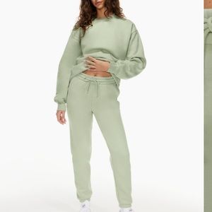 NWT TNA Cozy Fleece Perfect Sweatpant